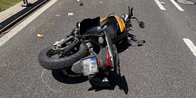 Brunnen SZ: Motorradfahrer nach Unfall mit Auto erheblich verletzt. Brunnen SZ