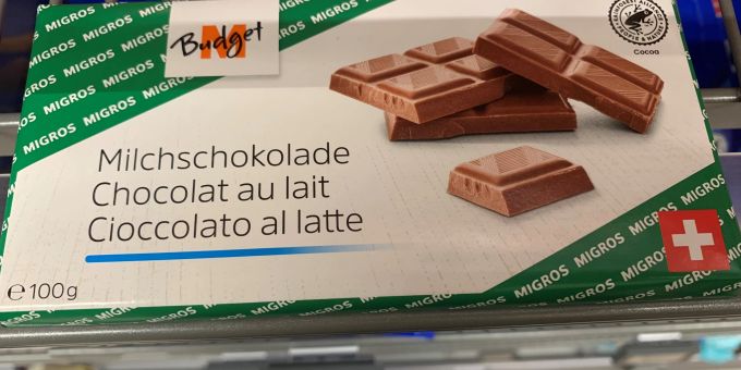«Mega teuer» - Migros erhöht Preis für Billig-Schoggi – Kundinnen sauer