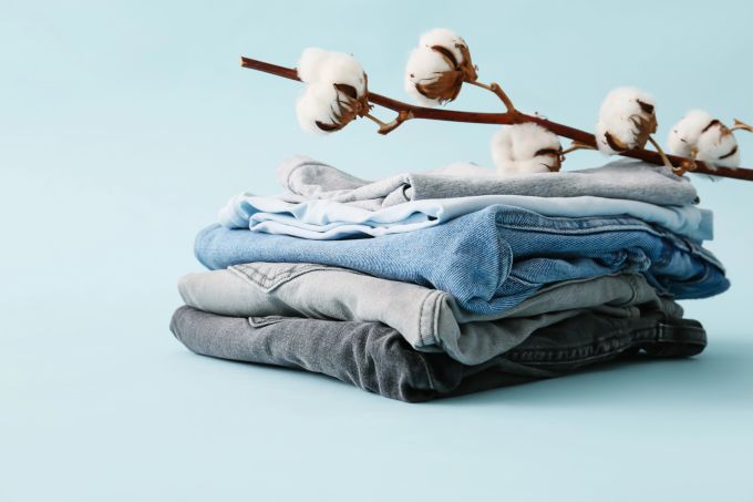 2700 Liter Wasser für ein T-Shirt – ein hoher Preis für schnelle Mode. Baumwolle Kleidung