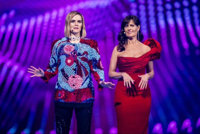 Hazel Brugger führte mit Sandra Studer und Michelle Hunziker (hier nicht im Bild) durch den ESC 2025 in Basel. Hazel Brugger