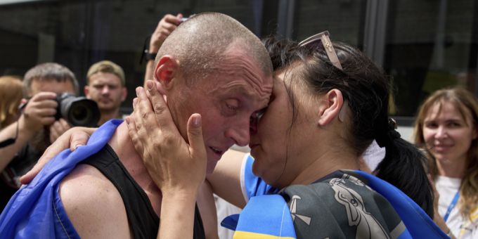 Nach dem Gefangenenaustausch zwischen der Ukraine und Russland kommt Kritik auf. Gefangenenaustausch Ukraine