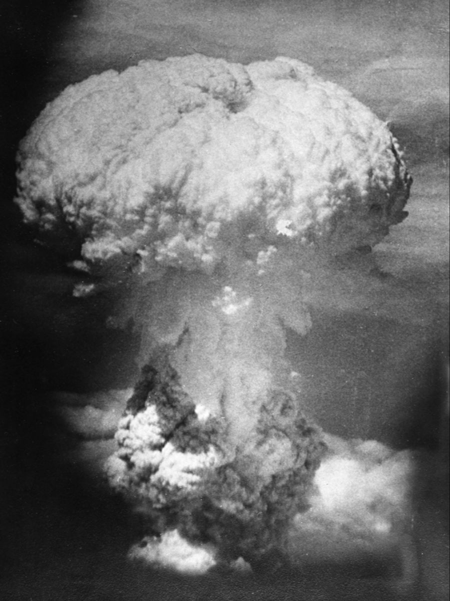 Nur wenige Tage nach Hiroshima warf das US-Militär eine weitere Bombe in Nagasaki, Japan, ab.