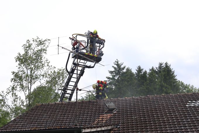 Die Feuerwehr war vor Ort und konnte den Brand löschen. Feuerwehreinsatz