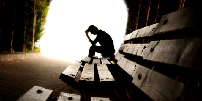 Ein neuer Bericht warnt vor wachsenden Gesundheitsgefahren bei Jugendlichen, wie etwa Depressionen. (Symbolbild) gesundheitsgefahren jugendliche
