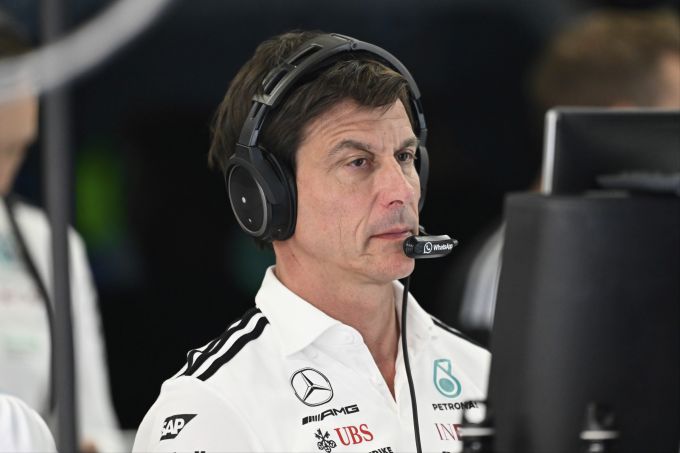 Bemüht sich Mercedes-Teamchef Toto Wolff um Max Verstappen? Toto Wolff Mercedes