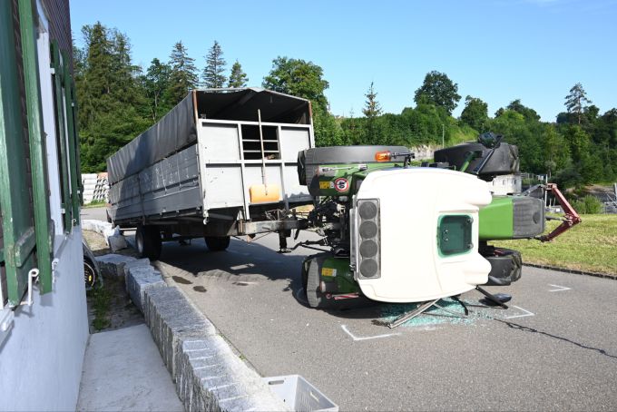 Beim Unfall entstand Sachschaden. Sachschaden