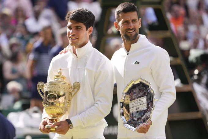 Im letzten Jahr hat Carlos Alcaraz Novak Djokovic im Final gestoppt. Wimbledon Tennis