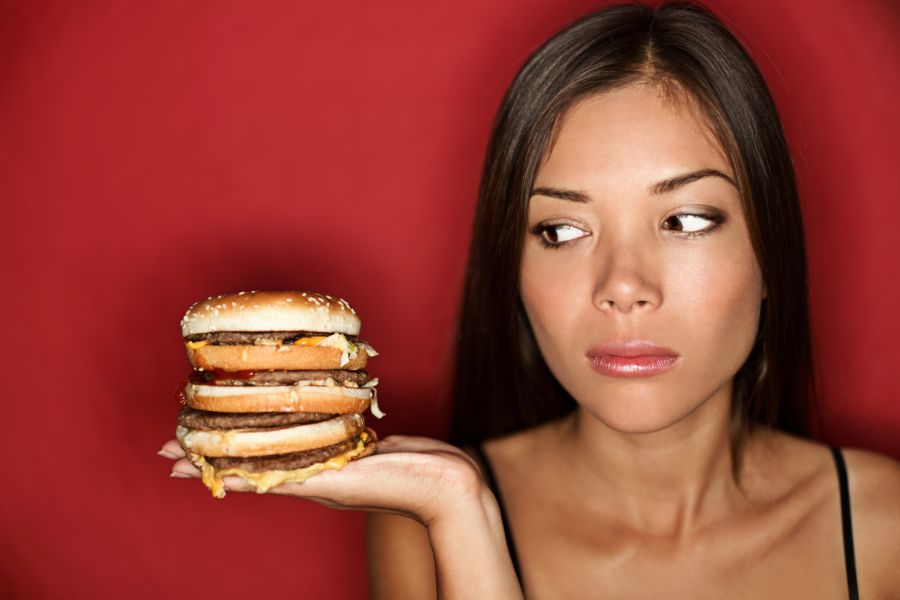 frau mit burger