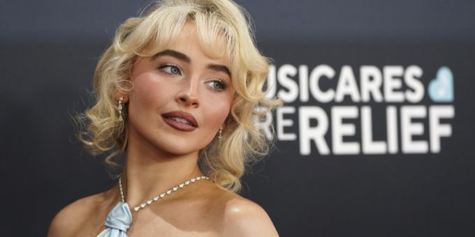 Sabrina Carpenter zeigt sich einmal mehr von ihrer versexten Seite, was nicht allen gefällt. Sabrina Carpenter