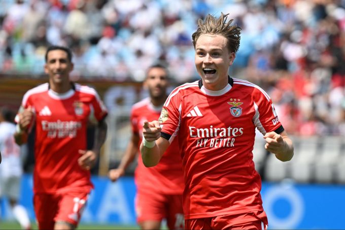 Benficas Angreifer Andreas Schjelderup jubelt nach seinem Tor. Benfica Lissabon Club WM