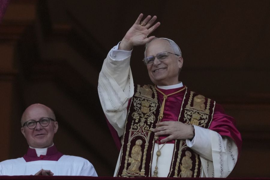 Prevost gilt als Vertrauter von Papst Franziskus, jedoch weniger extrem, wodurch er den Ruf als Mann der Mitte und Vermittler erlangt hat.