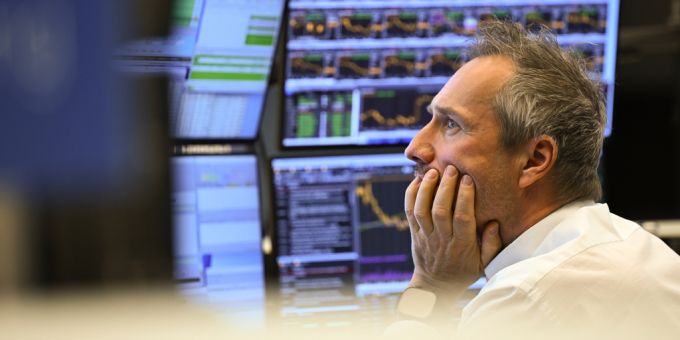 Der Aufschub der Strafzölle durch Donald Trump verschafft den Börsianern etwas Luft. (Symbolbild) Broker Börse Trump