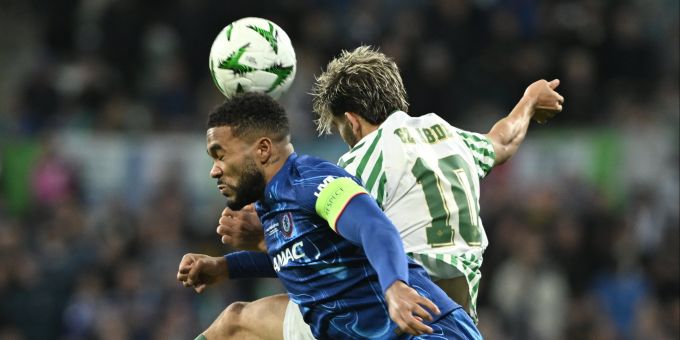 Real Betis und der FC Chelsea liefern sich im Final der Conference League ein umkämpftes Duell. Conference League