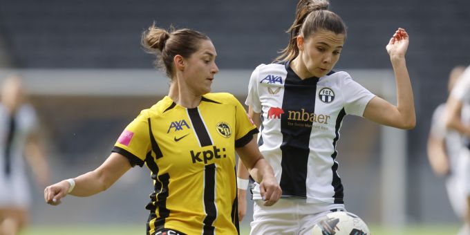 Wibke Meister von YB im Duell mitBorbala Dora Vincze vom FCZ. YB