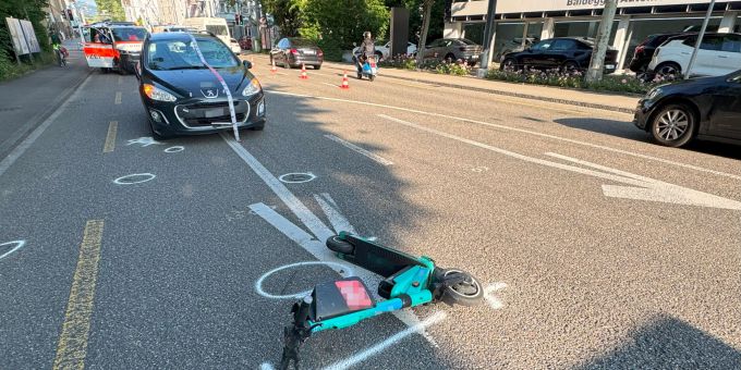 St. Gallen: Automobilist kollidiert mit E-Scooter-Fahrer. St. Gallen