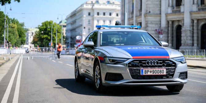 Häftling Polizeiauto