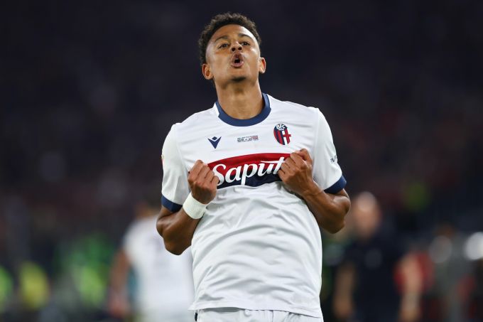 Dan Ndoye feiert sein Tor zum 1:0 für den FC Bologna. Dan Ndoye FC Bologna