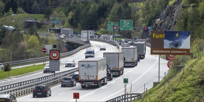 Am Gotthard bildeten sich zum Ferienende längere Staus. Stau am Gotthard