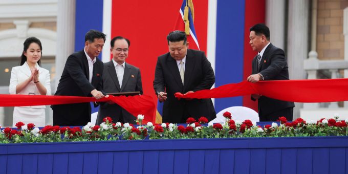 Kim Jong Un weiht eine neue Luxusanlage ein, die Tourismus nach Nordkorea bringen soll. kim jong un