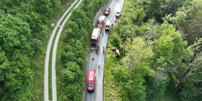 In Illanz ist ein Bauarbeiter mit einer Strassenwalze verunfallt. Unfall in Illanz