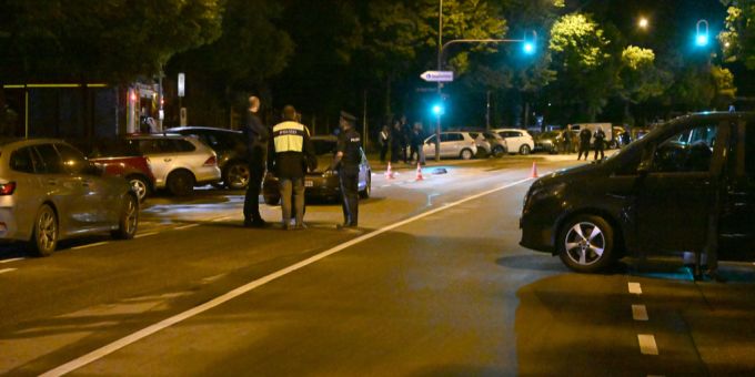 Eine Frau griff auf der Theresienwiese in München zwei Menschen mit einem Messer an. Messer theresienwiese münchen