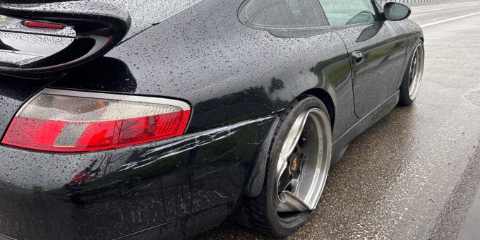 Auf der A3 bei Bilten GL kollidierte ein Autofahrer mit einem Lastwagen. Kollision auf A3