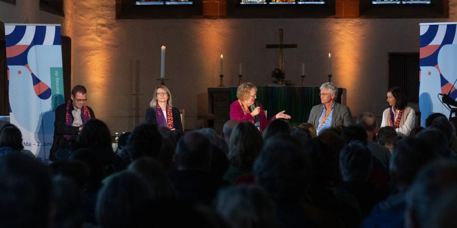 Diskussionsrunde in Erfurt mit Katrin Göring-Eckardt (r-l), Peter Frey, Moderatorin Gerlinde Sommer, Geschichtsdidaktikerin Kathrin Klausmeier und Franz-Josef Schlichting.