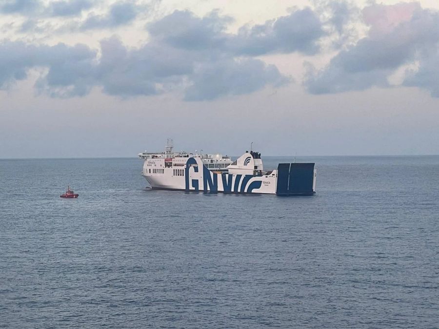 Der Brand war im Maschinenraum des Schiffs ausgebrochen.