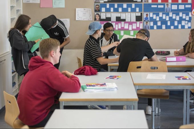 Politische Kompetenzen können laut Studhalter unabhängig von der politischen Meinung der Lehrperson gestärkt werden. (Symbolbild) Politik Kompetenz Schule Studhalter