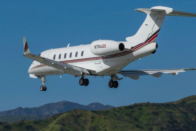 Privatjet, Hügel, Flug