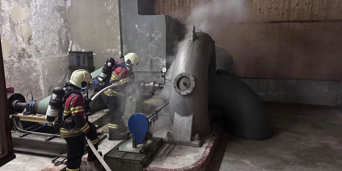 Siebnen: Rauchentwicklung in Fabrikgebäude. Rauchentwicklung in Fabrikgebäude.