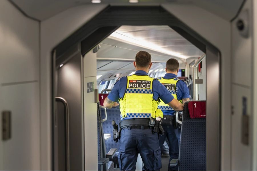 In Notfällen soll man die Transportpolizei rufen.