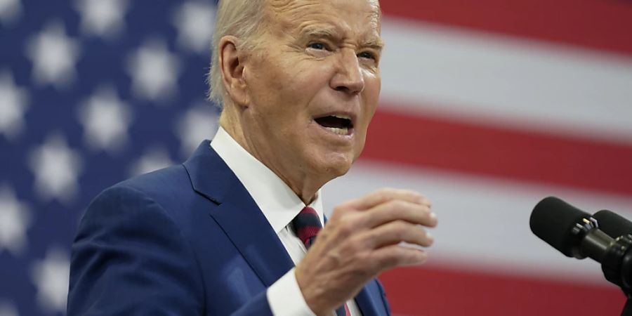 ARCHIV - Joe Biden, Präsident der USA, hält eine Rede während einer Wahlkampfveranstaltung mit US-Vizepräsidentin Harris. Foto: Stephanie Scarbrough/AP/dpa