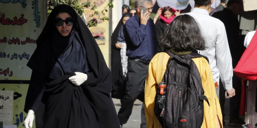 Iran Frauen Kopftuch Sittenwächter