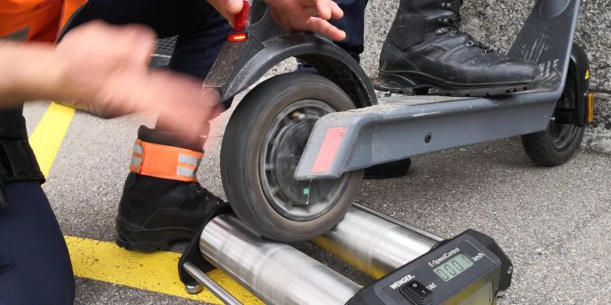Kontrolle von E-Scooter. Kontrolle von E-Scooter.