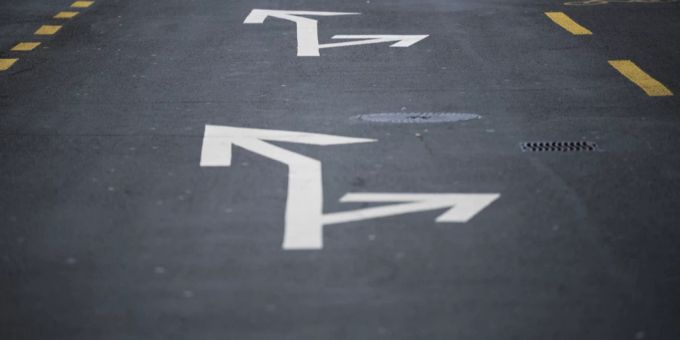 A6 Bern - Markierungen sollen Sicherheit im Spiezwilertunnel erhöhen