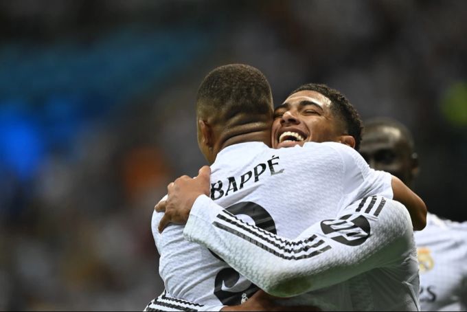 Im ersten gemeinsamen Pflichtspiel konnten Kylian Mbappé und Jude Bellingham bereits zusammen jubeln. Jude Bellingham