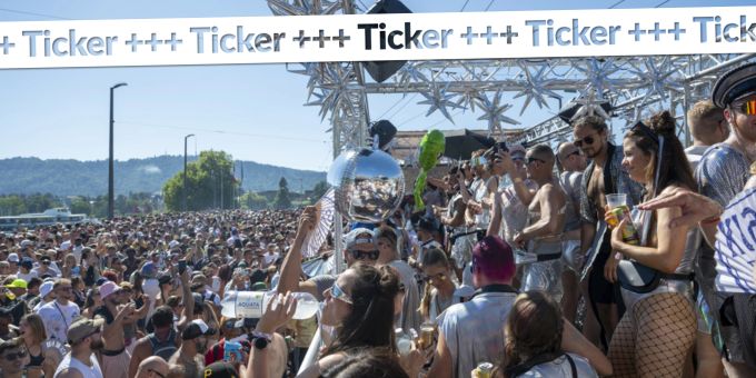 «Grosser Erfolg» - Street Parade lockte 920'000 Menschen nach Zürich