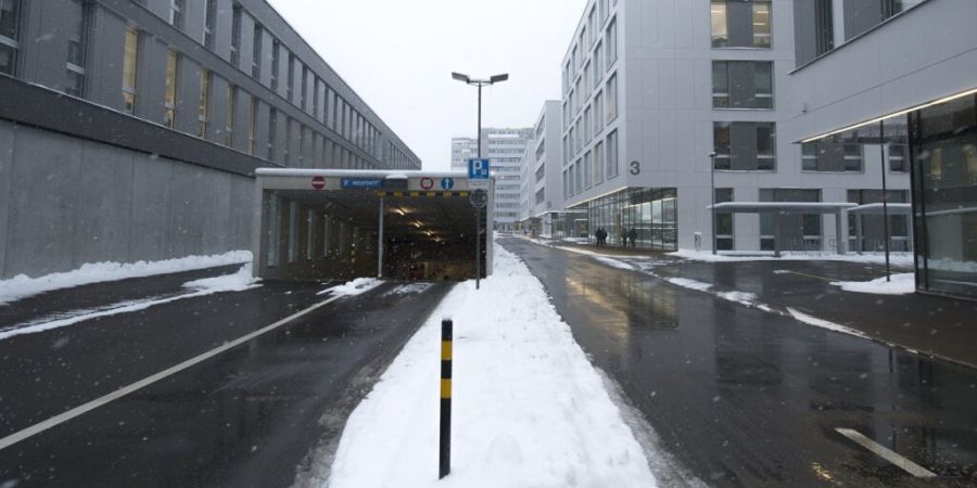 Das Burgdorfer Regionalgefängnis (links) befindet sich unmittelbar neben dem Burgdorfer Regionalgericht (rechts). (Archivbild)