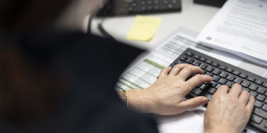 Die Mitarbeitenden der Arbeitslosenkassen sind seit der Einführung des neuen IT-Systems gefordert. (Symbolbild)