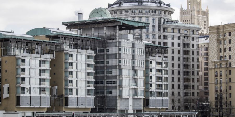 ARCHIV - Das Gebäude der britischen Botschaft in Moskau. Foto: Pavel Golovkin/AP/dpa