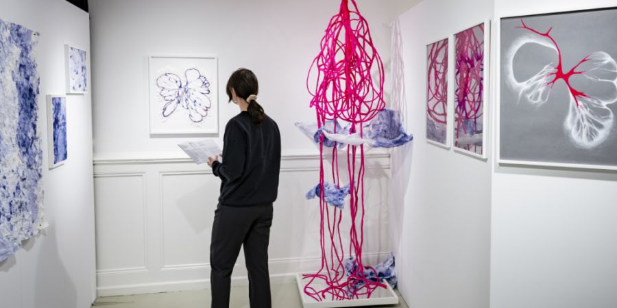 Das neue Musée Artistes Femmes (MAF) in Lausanne öffnet erstmals seine Türen mit der Ausstellung „Cellules” (Zellen).