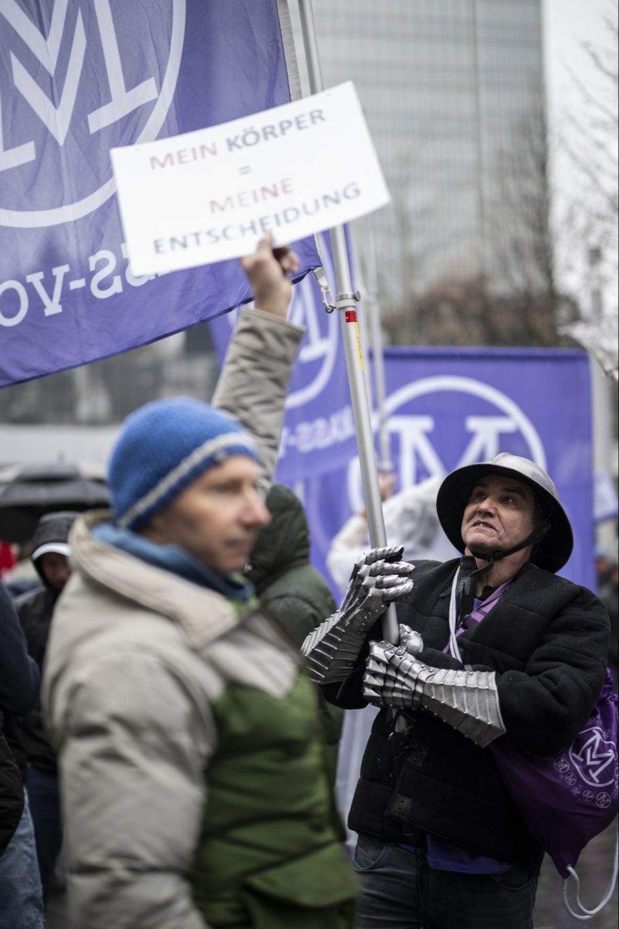 Wie die Sprecherin der Stadtpolizei St. Gallen in einem Interview mit dem «Tagblatt» erklärte, hätte eine Verhinderung der Demonstration gemäss Einschätzung der Polizei zu einer Eskalation geführt.