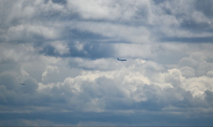 Der Samstag startet stark bewölkt. Symbolbild)