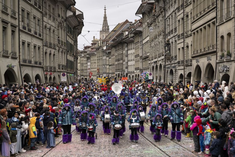 Die Schaulustigen kommen voll und ganz auf ihre Kosten.