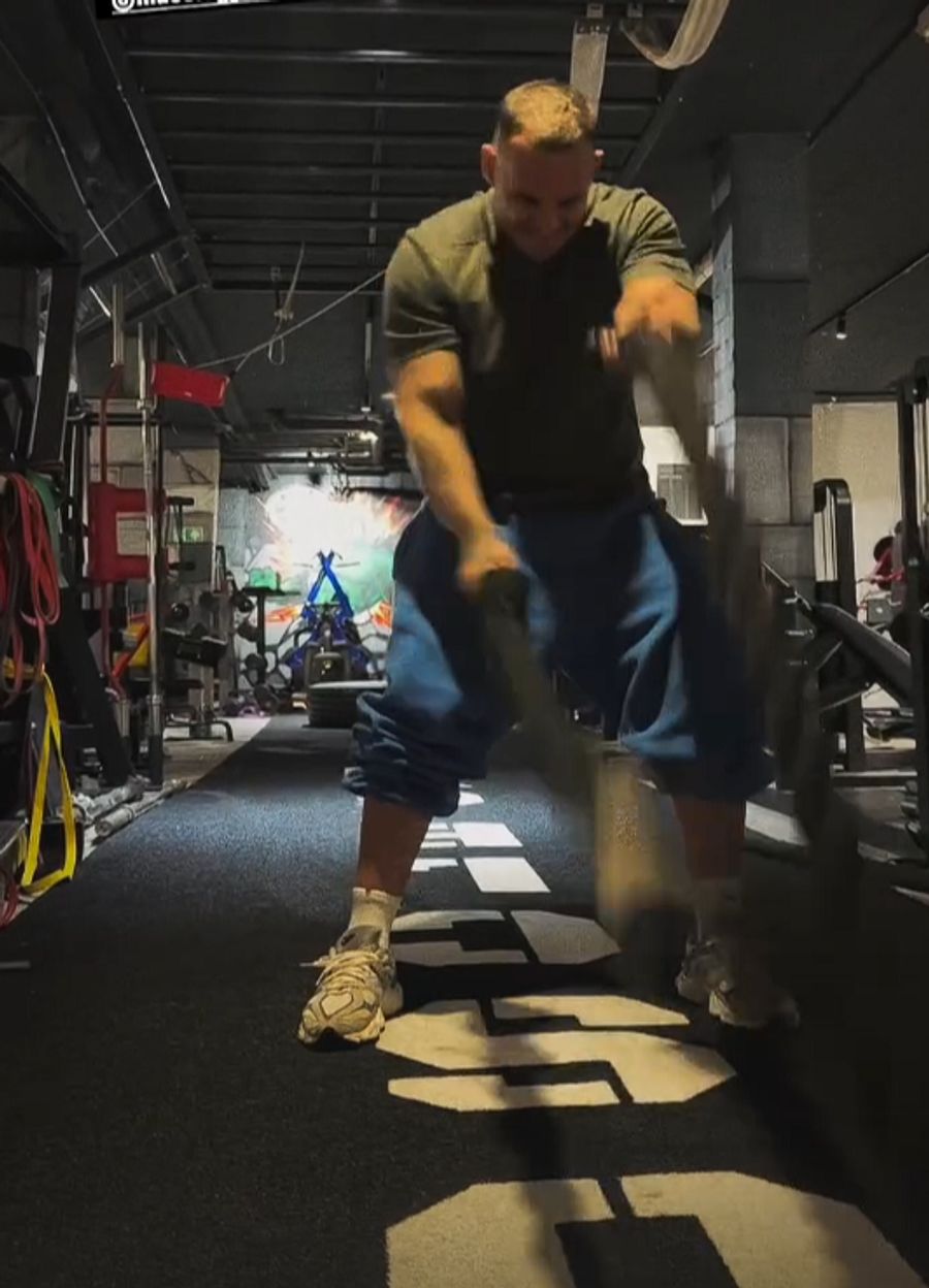 Seit sechs Wochen zieht der Sänger jetzt richtig durch – mit Abnehmspritze und einem begleiteten Fitness- und Ernährungsprogramm.