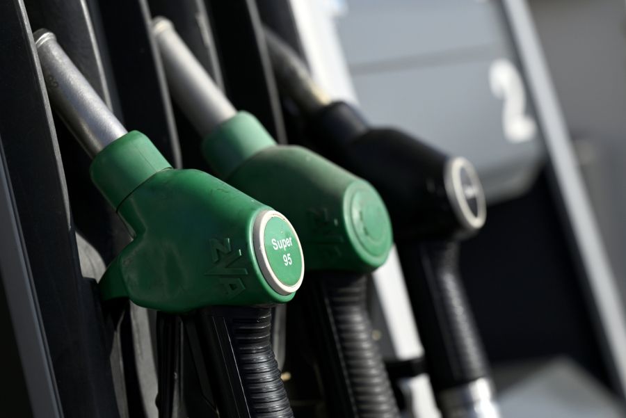 Allgemein empfehlen asiatische Länder, auf nicht notwendige Reisen mit privaten Fahrzeugen zu verzichten.