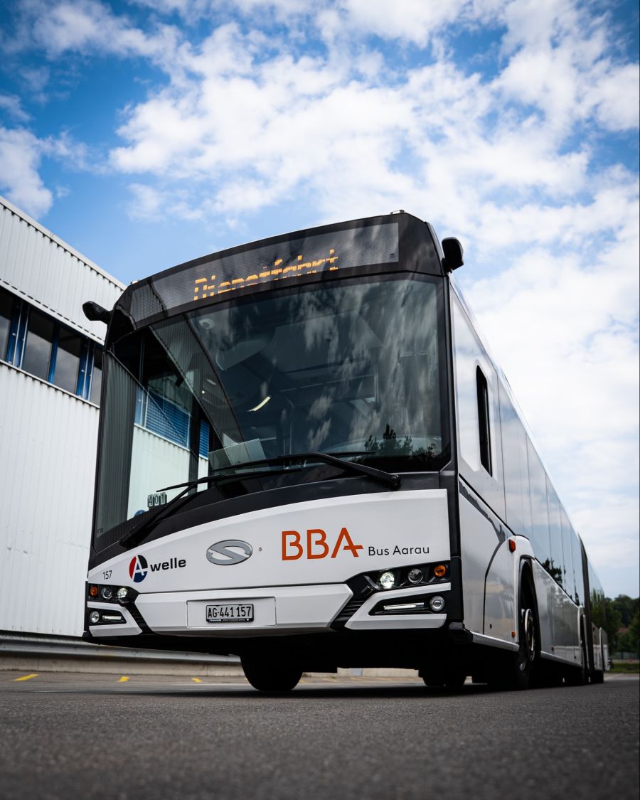 Die Reaktionen auf das bargeldlose System fallen gemischt aus, vor allem bei Älteren.