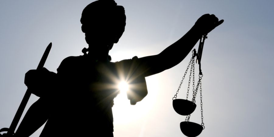 Das Verwaltungsgericht des Kantons Bern hat eine Beschwerde eines nordmazedonischen Staatsangehörigen gutgeheissen. Er darf zu seiner Frau in die Schweiz kommen. (Symbolbild)