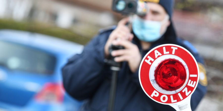 Die Freiburger Polizei erwischte am Dienstag zwei Raser. (Symbolbild)